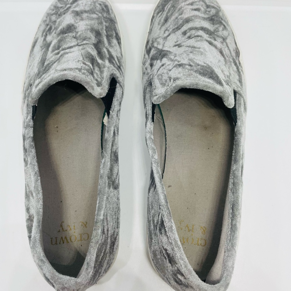 Crown & Ivy‎ Suzelle Gray Velvet Slip On Fashion Sneakers Women’s Size 10 - Picture 5 of 7